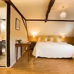 Vakantiehuis Gather In The Pyrenees - Pool Days & Fire Pit Nights *