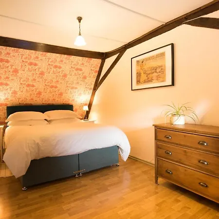 Casa vacanze Mountain retreat in the Pyrénées, glorious views, fire pit&pool - Sleeps 14 Ossun-ez-Angles