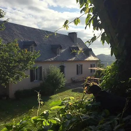 Mountain retreat in the Pyrénées, glorious views, fire pit&pool - Sleeps 14 *