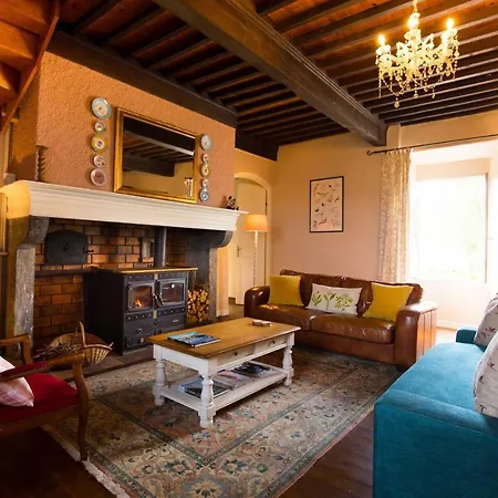 Casa vacanze Mountain retreat in the Pyrénées, glorious views, fire pit&pool - Sleeps 14 Ossun-ez-Angles