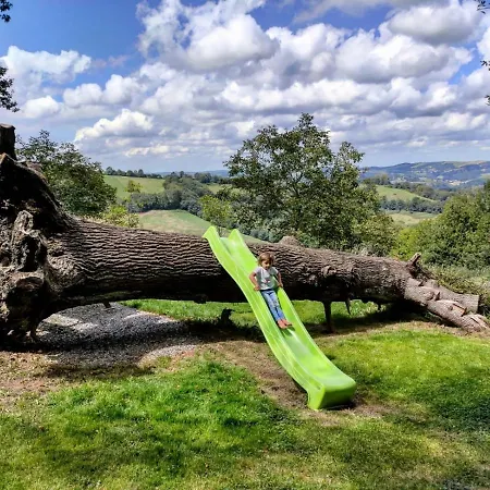 Casa vacanze Mountain retreat in the Pyrénées, glorious views, fire pit&pool - Sleeps 14 *