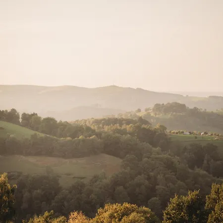 Mountain retreat in the Pyrénées, glorious views, fire pit&pool - Sleeps 14 *