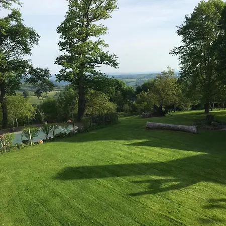 Mountain retreat in the Pyrénées, glorious views, fire pit&pool - Sleeps 14 Casa vacanze