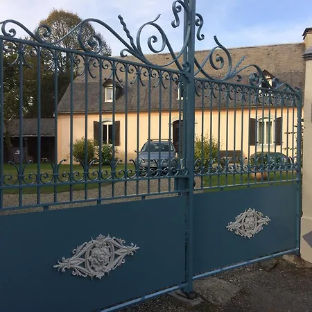 Mountain retreat in the Pyrénées, glorious views, fire pit&pool - Sleeps 14 * Ossun-ez-Angles